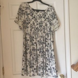 Torrid size 0 blue and white dress